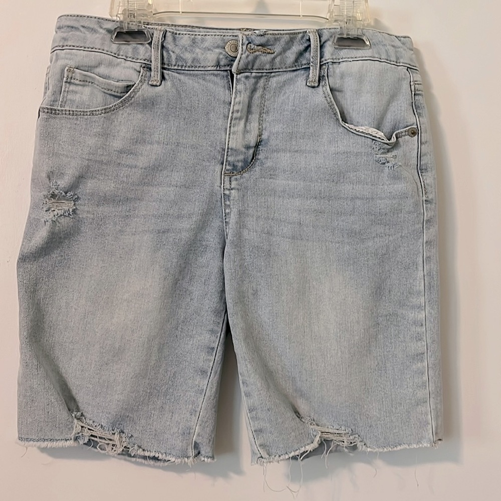 Light washed ripped Jean shorts